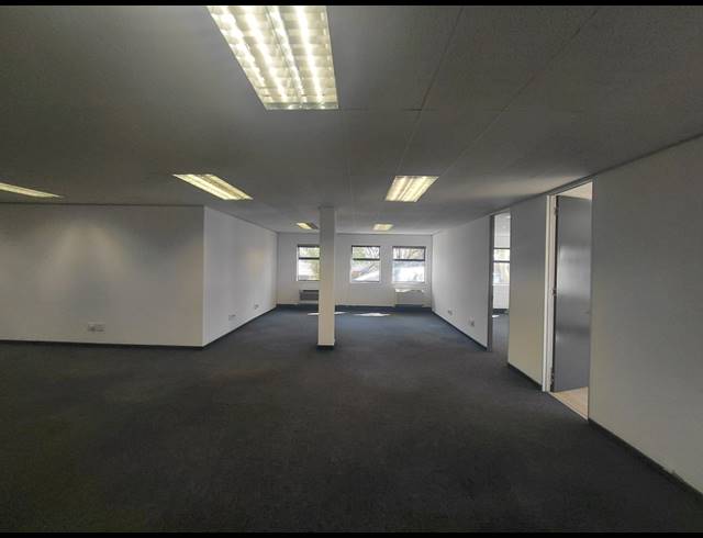 359M² OFFICE TO LET IN BRYANSTON